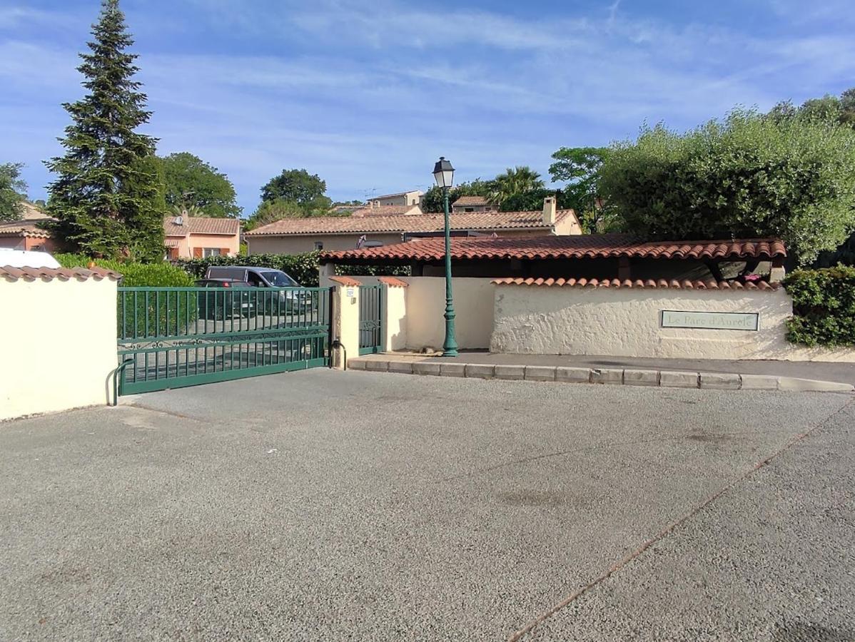 Charmant Studio Lumineux Avec Piscine Fréjus Exterior foto
